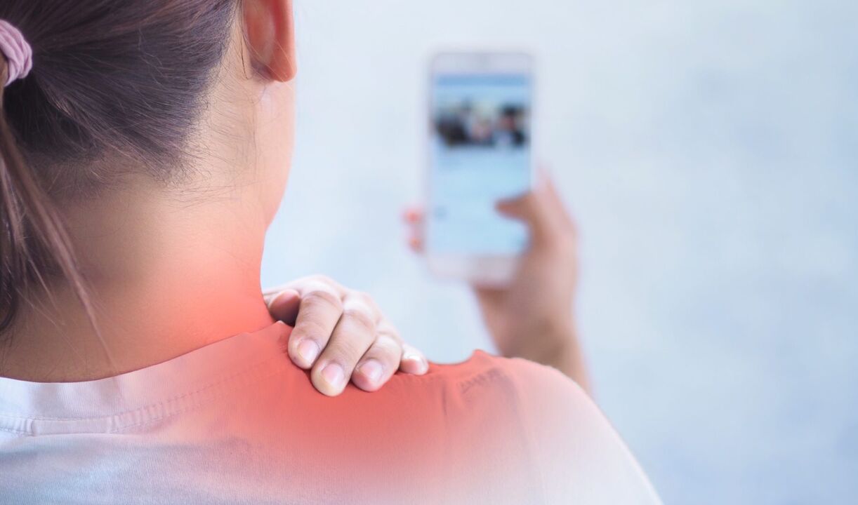 Most often, the neck hurts due to poor posture, for example, if a person uses a smartphone for a long time. 